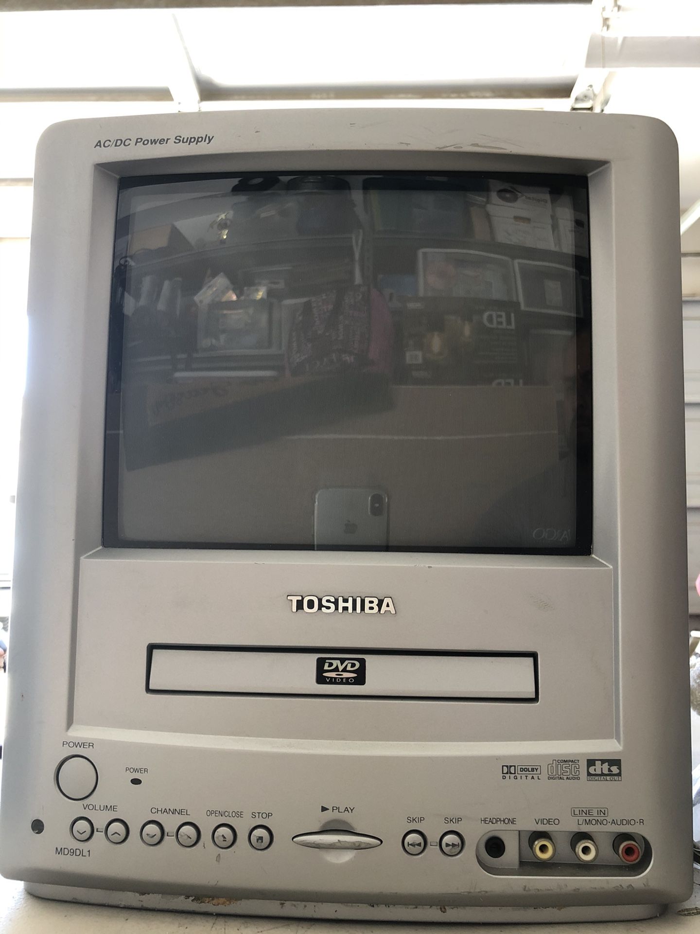 Toshiba TV with DVD player Retro game player
