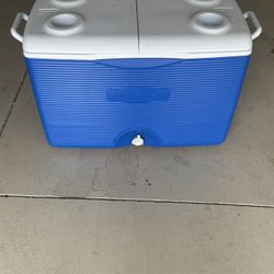 Rubbermaid Cooler