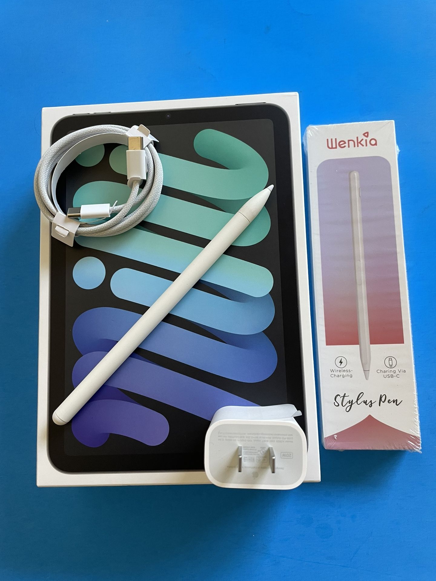 Apple ipad Mini 6th Generation (2021 model) 64GB With Box And Accessories (256gb $420) 