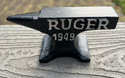 CAST IRON RUGER MINIATURE ANVIL
