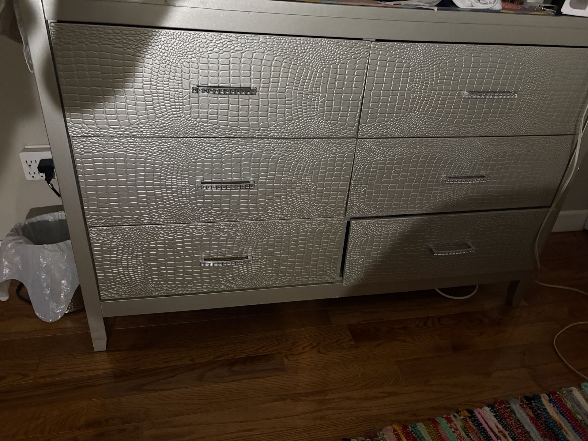 DRESSER