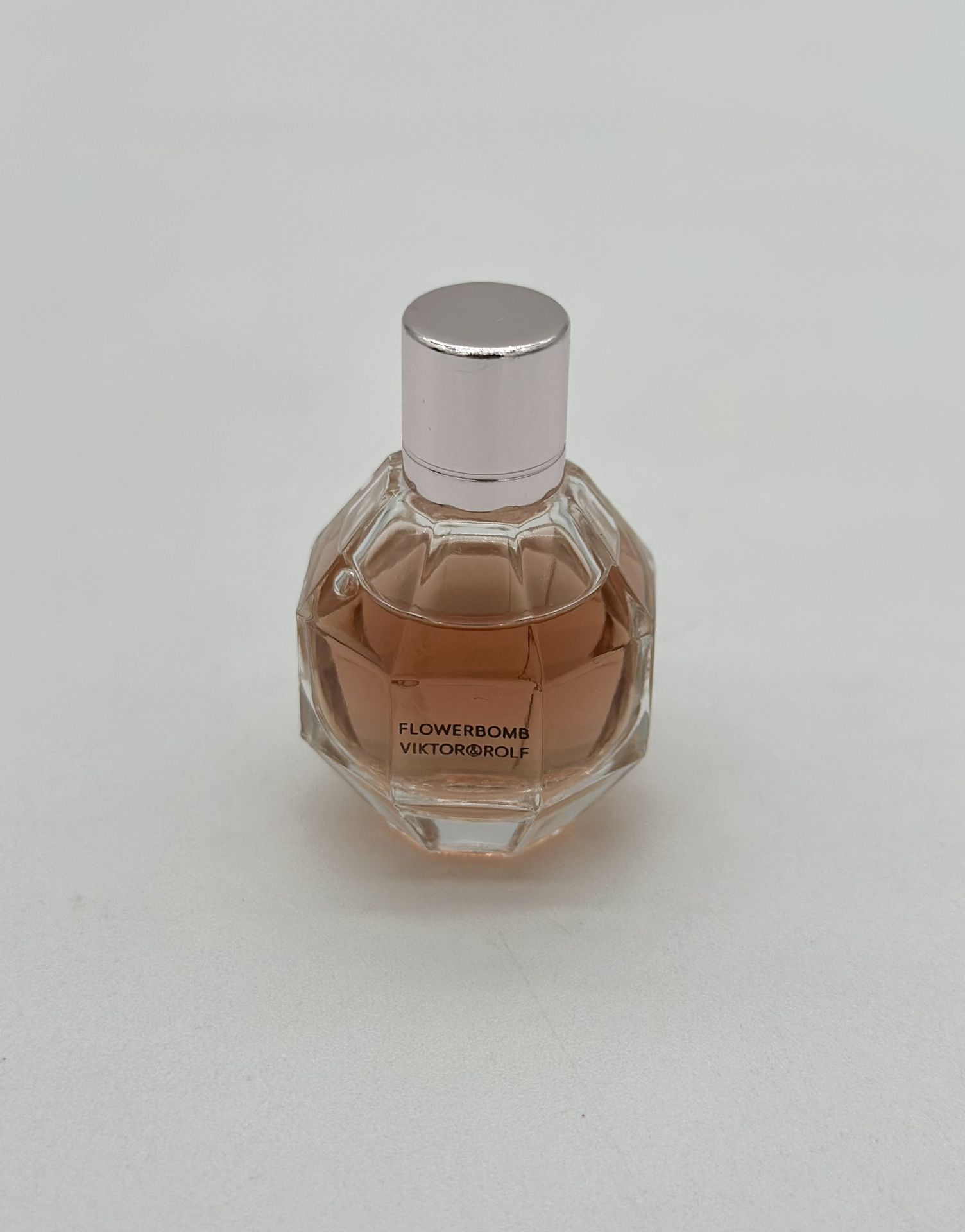 Viktor & Rolf Flowerbomb 0.24  Women's Perfume 7 MlBottle 1 In Lot