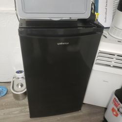 Upstreman 3.2 Cu Mini Fridge With Freezer