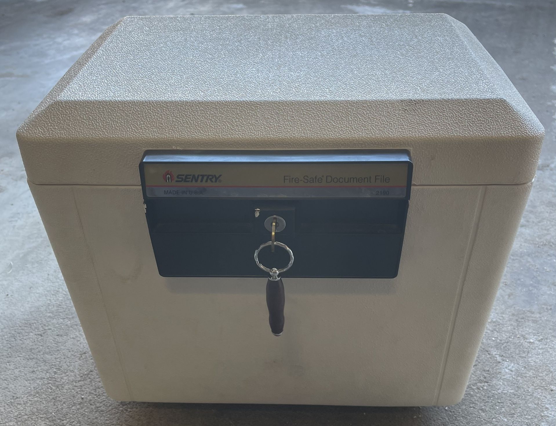 Safe / Sentry 2190 Fire Safe Security Safety Box Chest Lockbox 1 Key