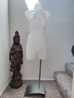 FEMALE MANNEQUIN
