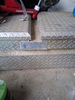 Truck tool box