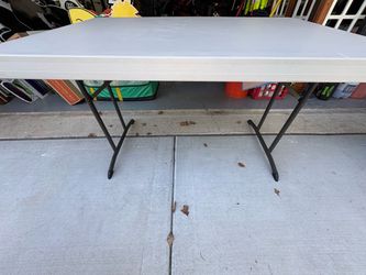 Lifetime folding table 30x48