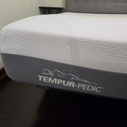 TEMPUR-PEDIC King Size Mattress. 