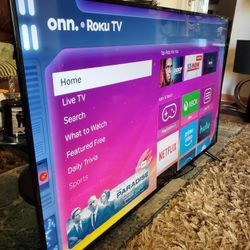 55" roku smart tv 4k basically new great condition has great quality pics no scratch 