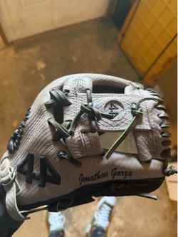 44 11.5 glove