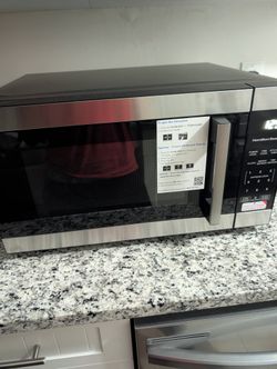 New Huge Microwave Heats Up Food Good 1100watts $150