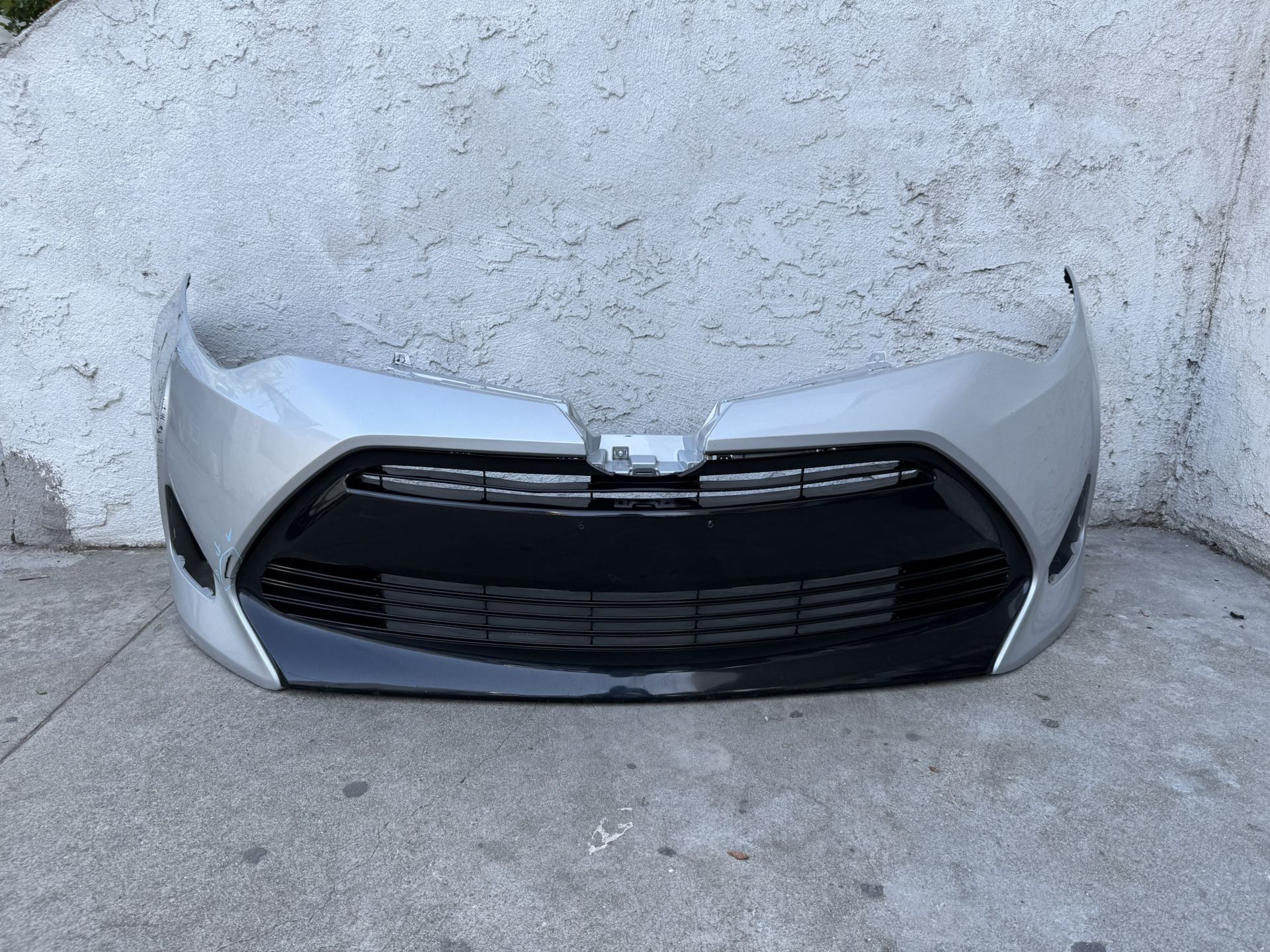 2017 2019 TOYOTA COROLLA L LE XLE FRONT BUMPER