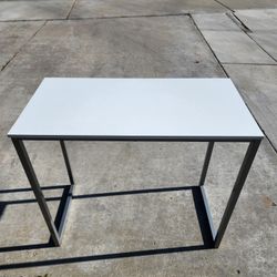 White Accesnt Table
