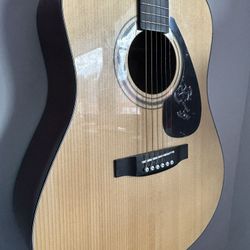 Yamaha F-Style Full-Size Acoustic Guitar – Excellent Condition + Stand