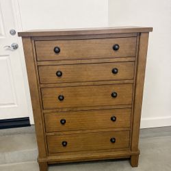 Ashley Furniture 5-Drawer Chest / Dresser 