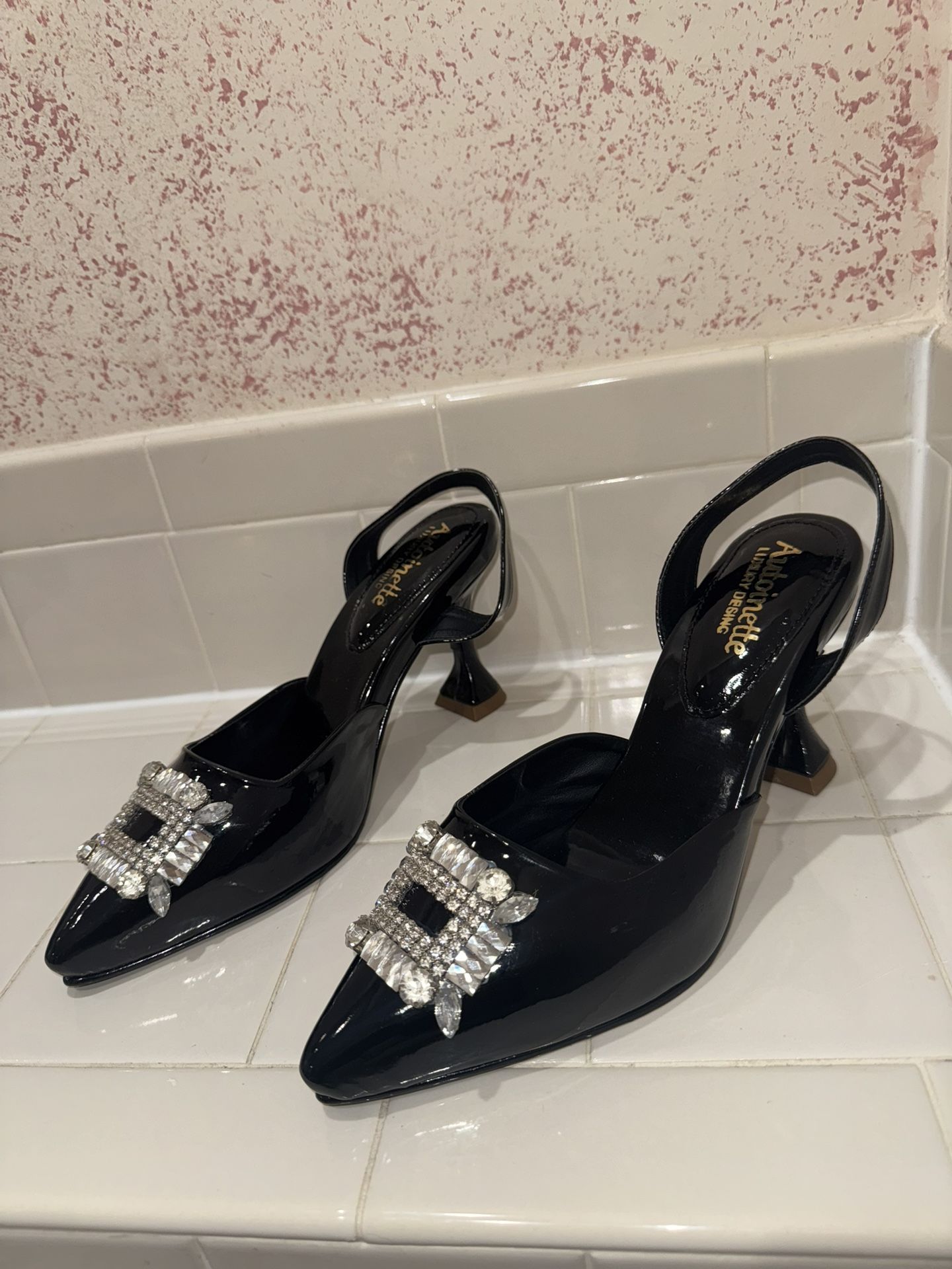 ✨ Elegant Black Patent Heels with Crystal Embellishment – Made in Colombia 🇨🇴 (Sizes 35–40)