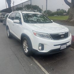Kia Sorrento.   Sale A As Is.   2015.    