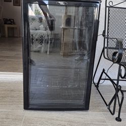 Wine Fridge Like New Condition 