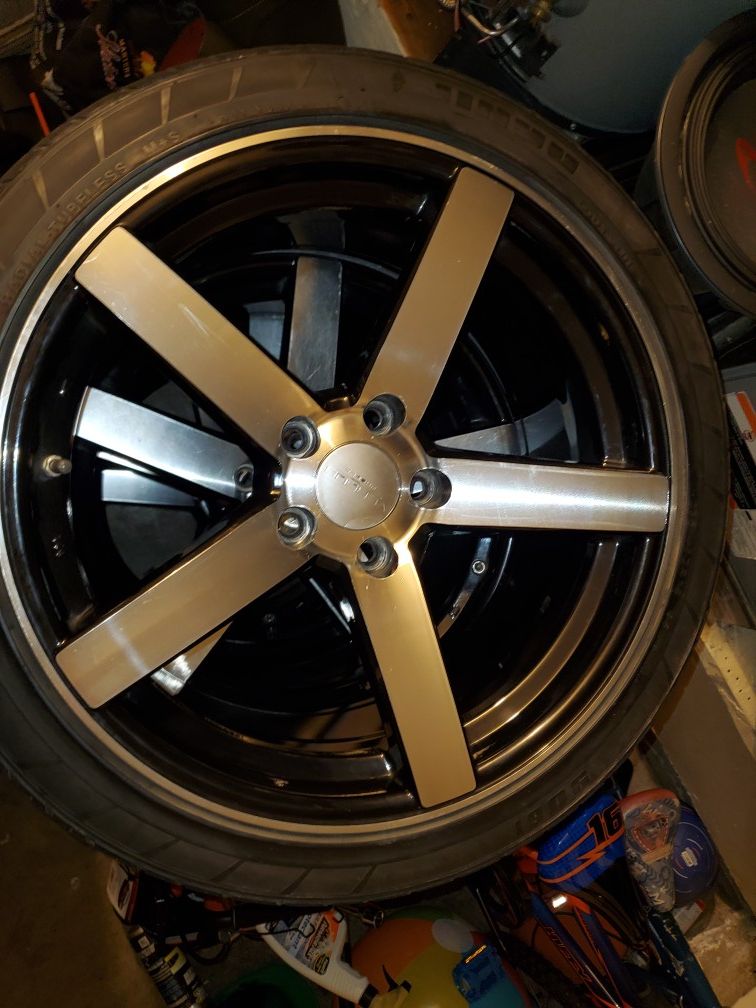 Set of wheels 18" excellent condition tyres 10/5 of Iive