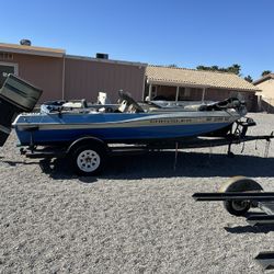 1980 CHRYSLER 16’ BASS BOAT 