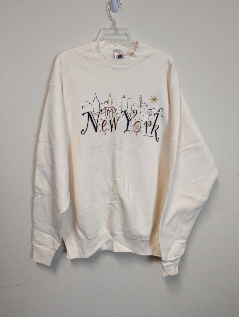 Vintage 1995 New York City Off White Sweatshirt Features Twin Towers Men’s Sz XL