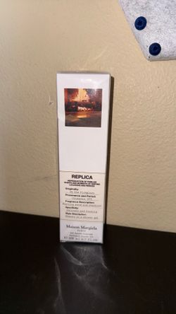 Replica By the Fireplace shower gel
