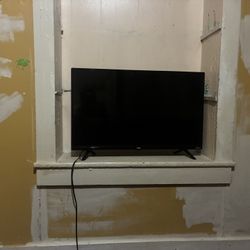 32 Inch 4 Month Old Onn TV
