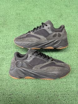 YEEZY 700 UTILITY BLACK SIZE 10
