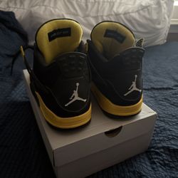 Jordan 4 thunders