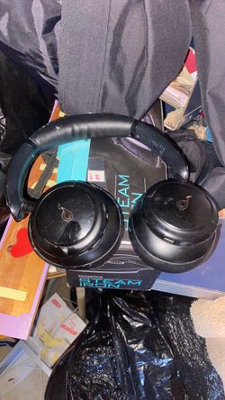 Wireless noise cancelling headphones