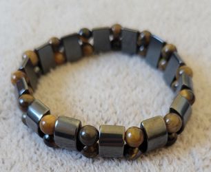 Stylish Magnetic Hematite Tiger's Eye stretch bracelet features a double-layered design, new. Great father's day gift.