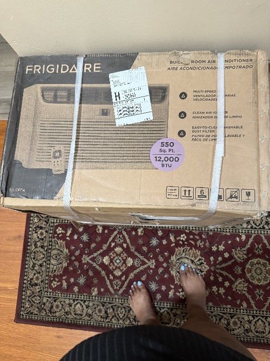 LG 12,000 BTU 115V 550 Sq ft New Window Air Conditioner with Wi-Fi and remote, White