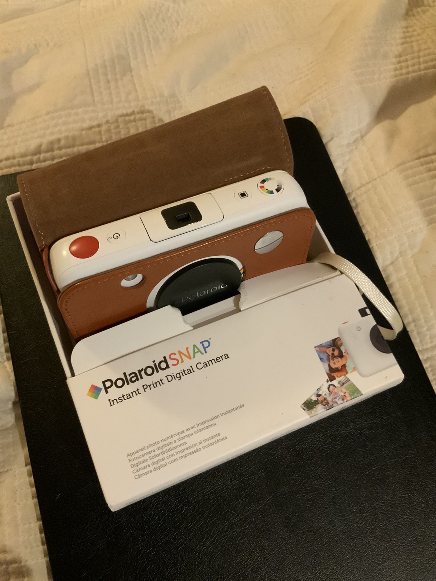 Polaroid SNAP Instant Digital Camera & Faux Leather Case & 2 x 32 GB SD cards & 45 pieces 2x3 ZINK photo paper