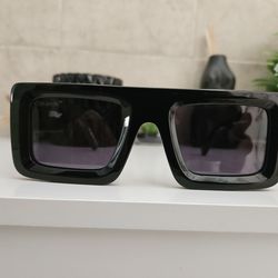 OFF-WHITE 100% Authentic sunglasses gold box logo.