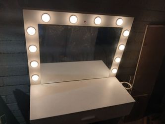 Teen Vanity Dresser with Lights