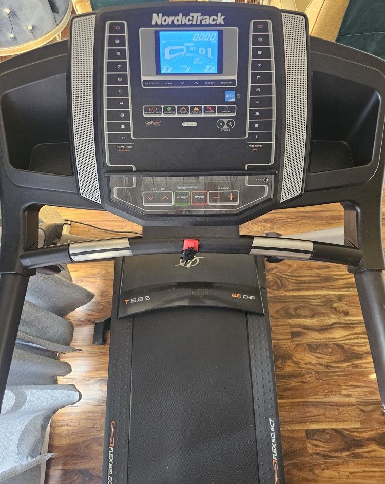 Treadmill In Excellent condition Normal use For Sale