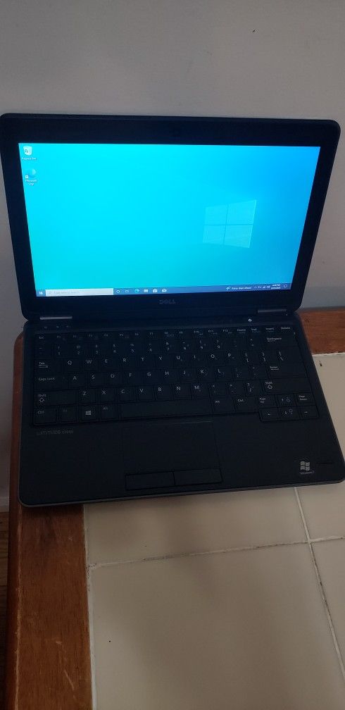 Dell Latitude E7240 Intel I5 2.30 Ghz 128 SSD  8Gig Ram  Webcam 
