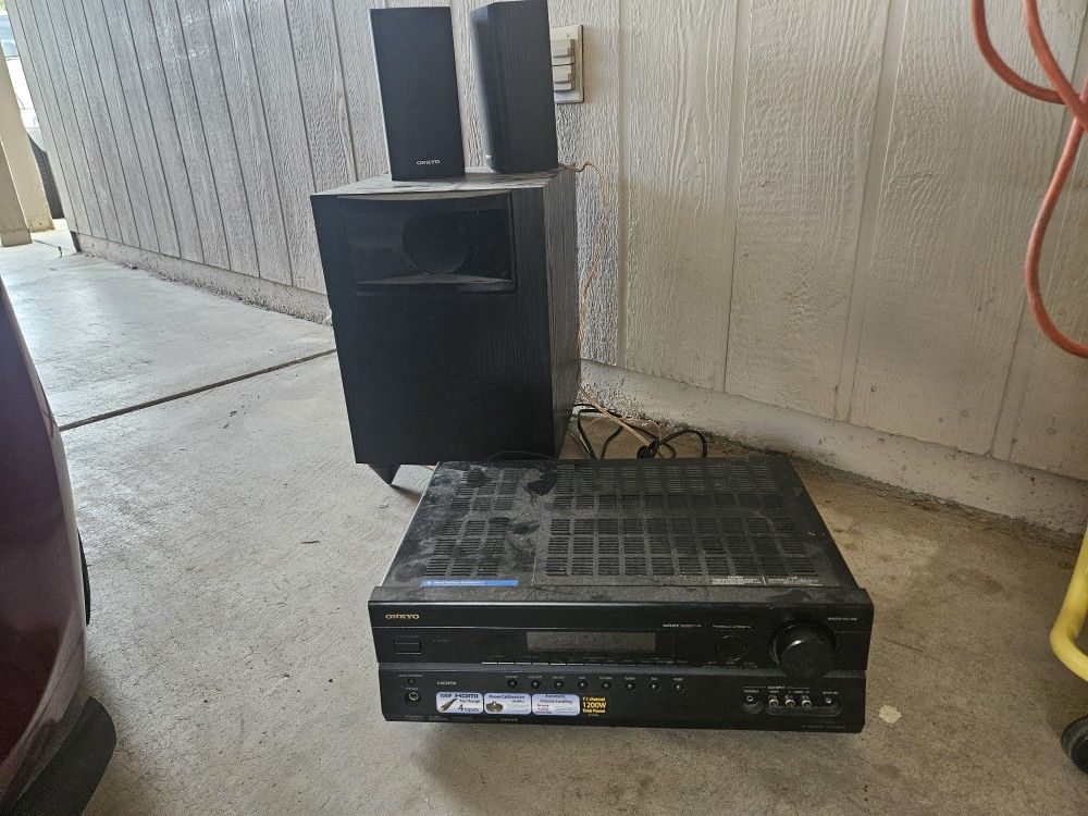 Onkyo Receiver With Powered Sub And 2 Rear Speakers