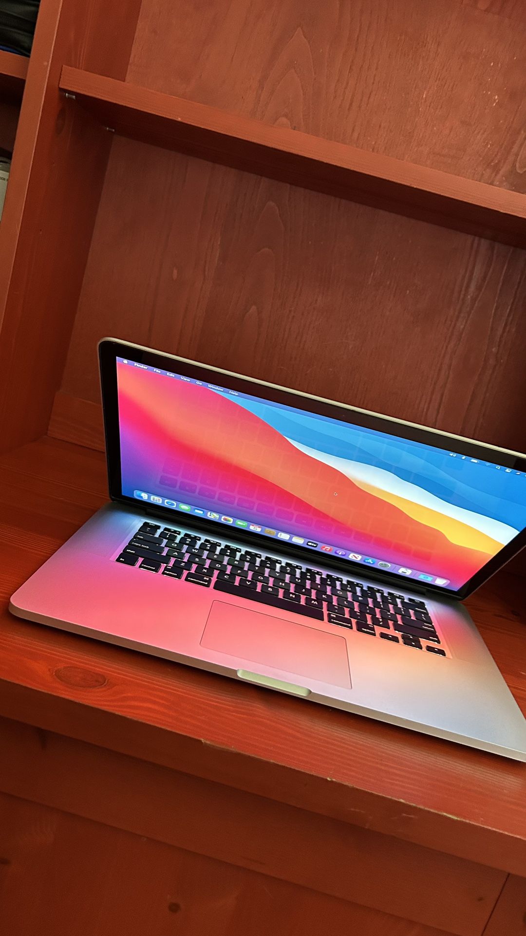 Apple MacBook Pro 15” Retina I7/16GB/500GB SSD $300