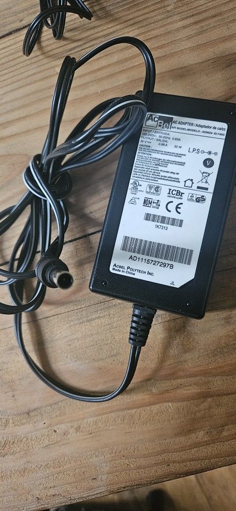 Random 32 W DC CHARGER