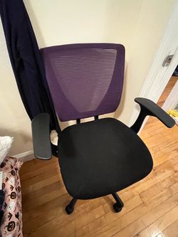 Rolling swivel chair