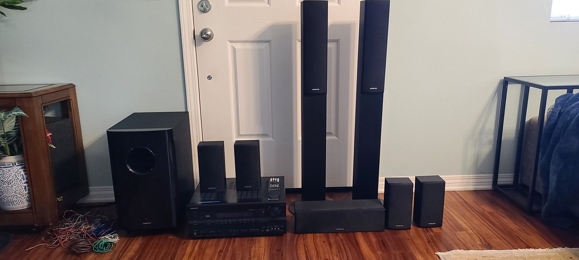 Surround Sound System - Onkyo 7.1 (includes receiver, 7 speakers, subwoofer & speaker wire)