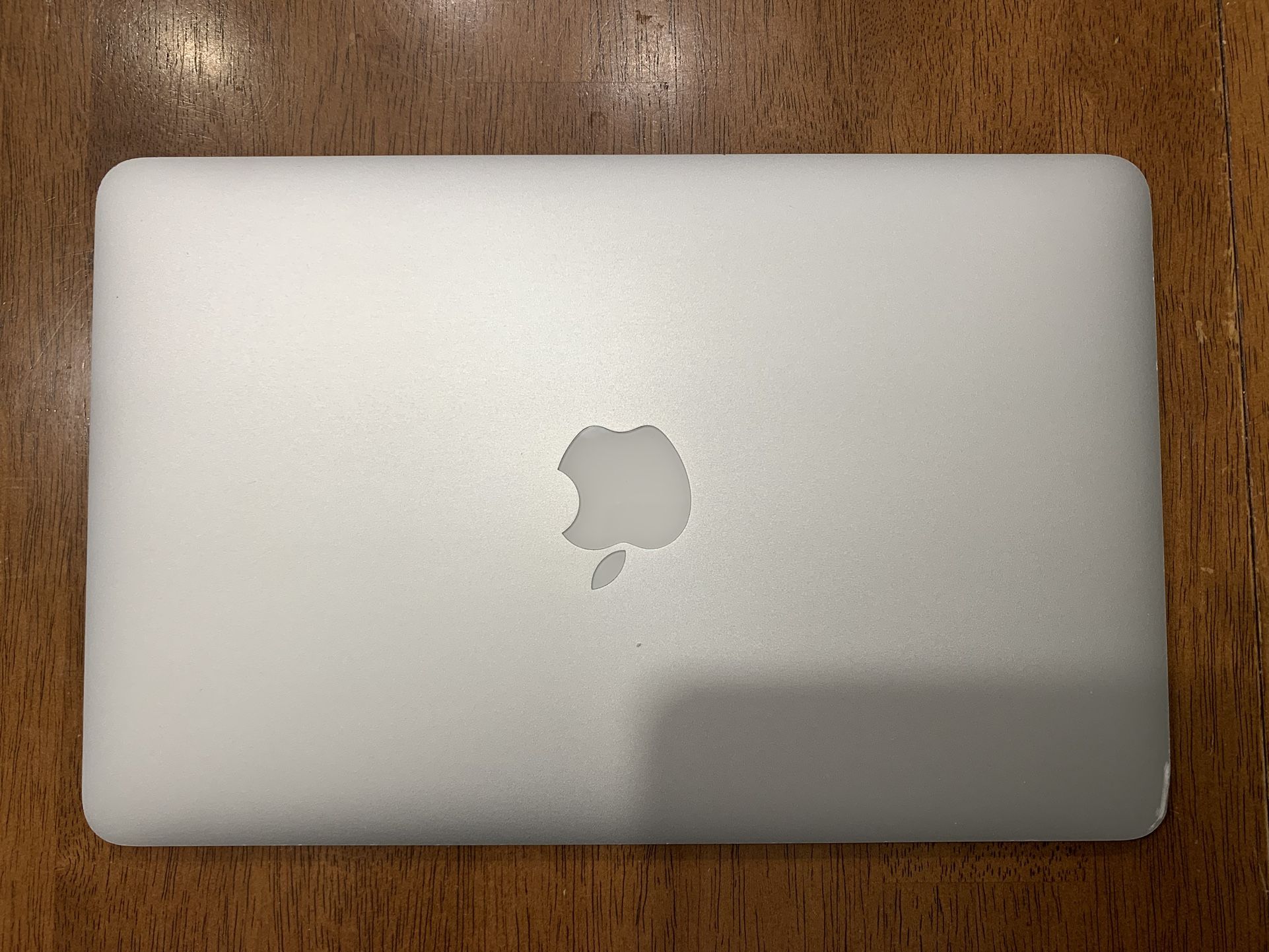 Apple MacBook Air 2015 11” Unlocked Good Condition!