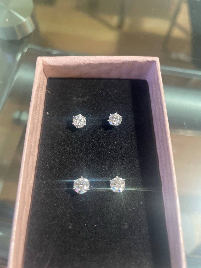 0.5 Ct STUD EARRINGS 