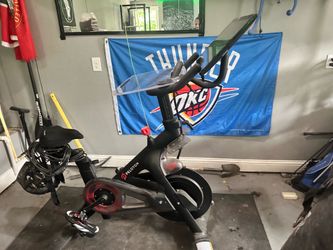 Peloton Bike with Screen – Excellent Condition