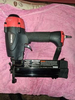 Banks barely used pneumatic duel 16 gauge finish and 18 gauge brad nail gun. Also 1/4" crown staples.