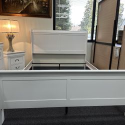 Queen size bed  🛏️✨ Brand New Queen Bedroom Set – Bed + Dresser + Mirror + Nightstand 🤍