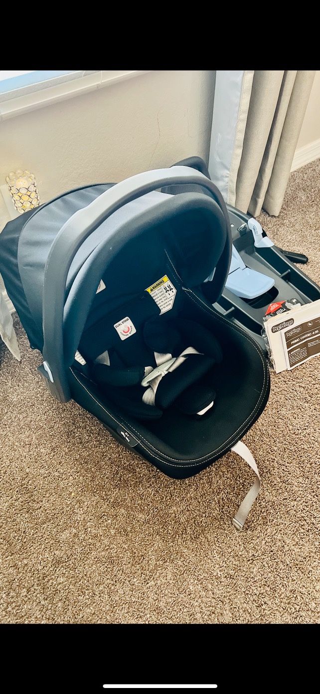Peg-Perego And Agio Infant Car Seat Primo Viaggio 4-35 Black