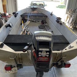Aluminum Fishing Boat with shoreline Trailer & Mercury 25 Motor 