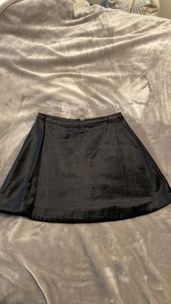 Free People velvet black skirt, size 4 with full zipper on the back Just like new